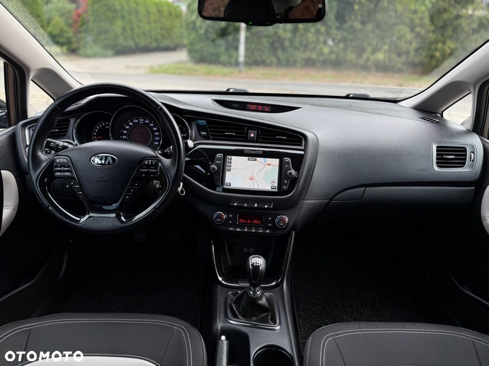 Kia Ceed 1.4 CVVT Dream Team Edition - 29