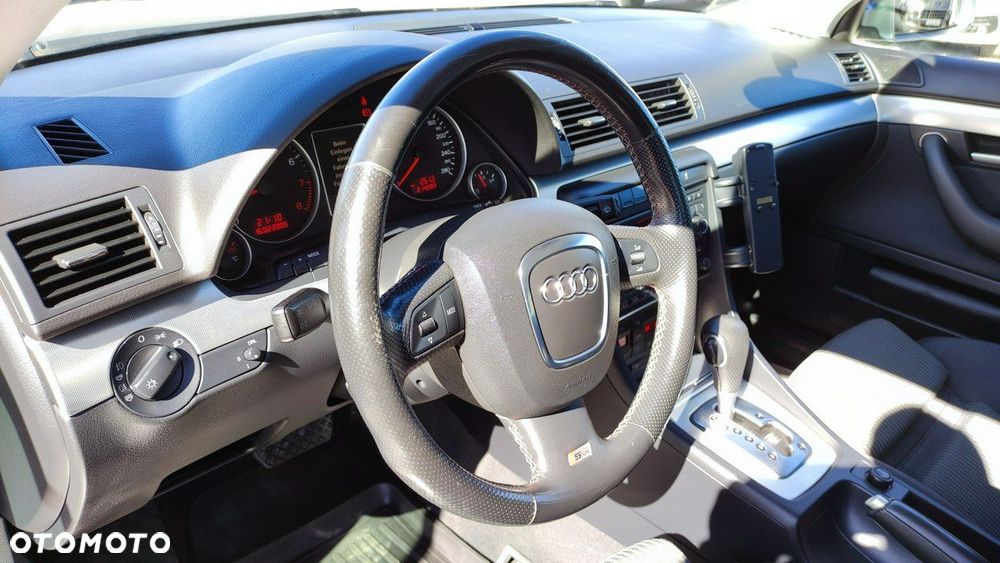 Audi A4 Limousine - 28