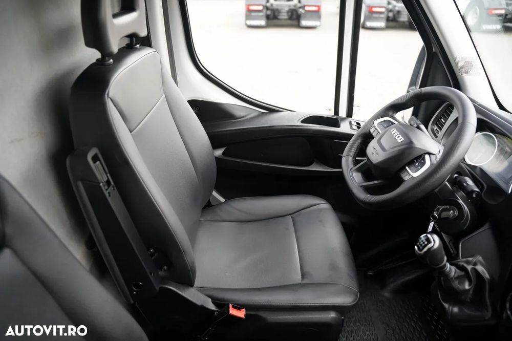 Iveco DAILY 35-160 / FURGON / AUTOUTILITARĂ / TAPIȚERIE DIN PIELE / CUTIE DE VITEZE MANUALĂ / 3 LOCURI / IMPORT - 28