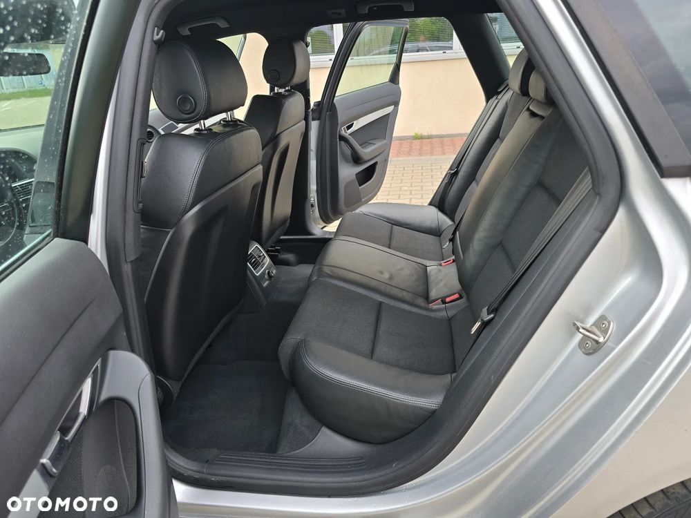 Audi A6 Avant 2.4 - 5