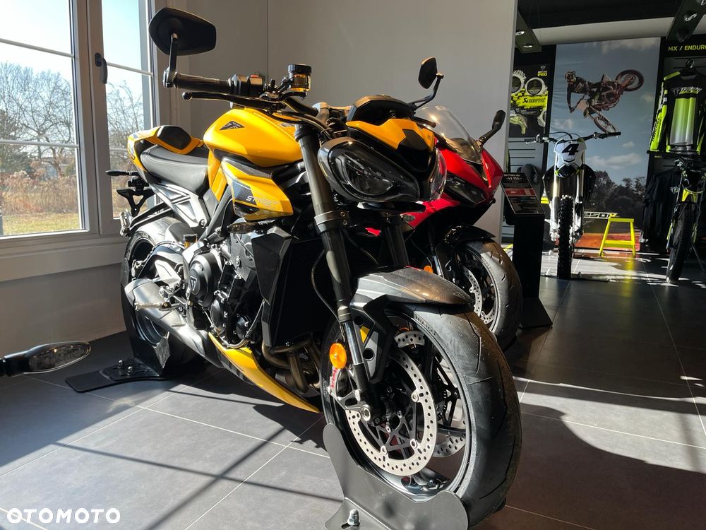 Triumph Street Triple - 1