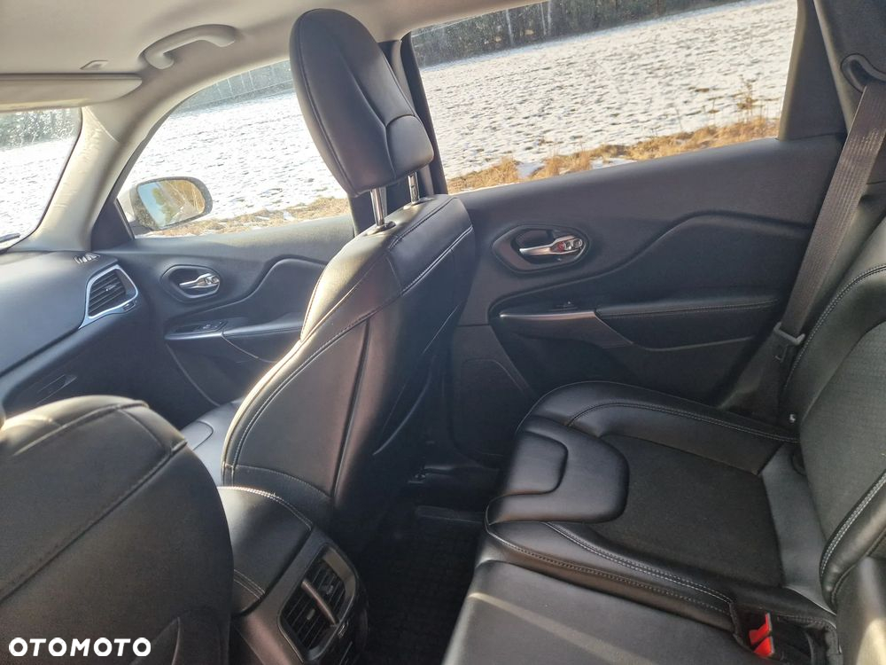 Jeep Cherokee - 20