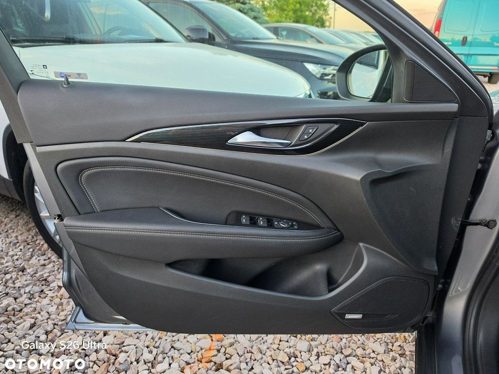 Opel Insignia - 25