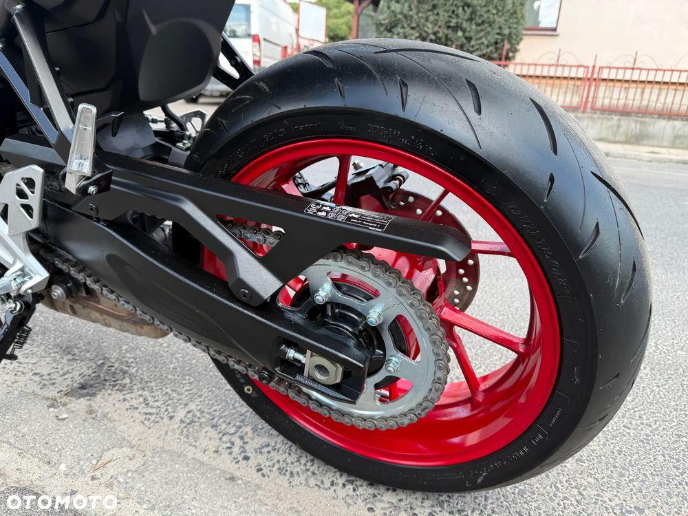 Suzuki GSX - 17