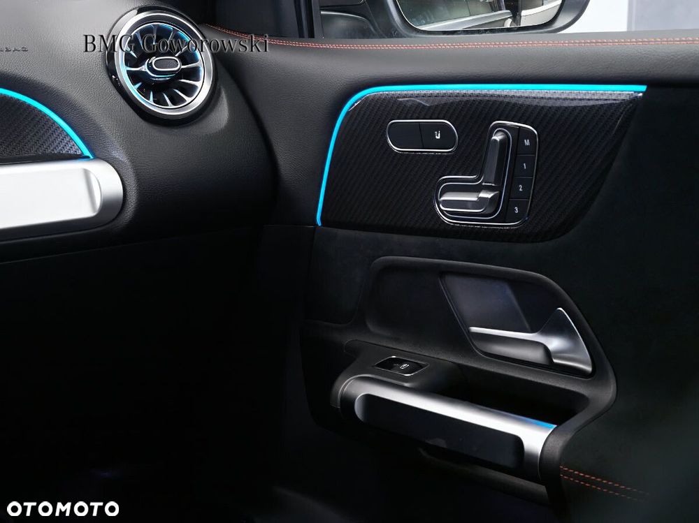 Mercedes-Benz GLB - 16