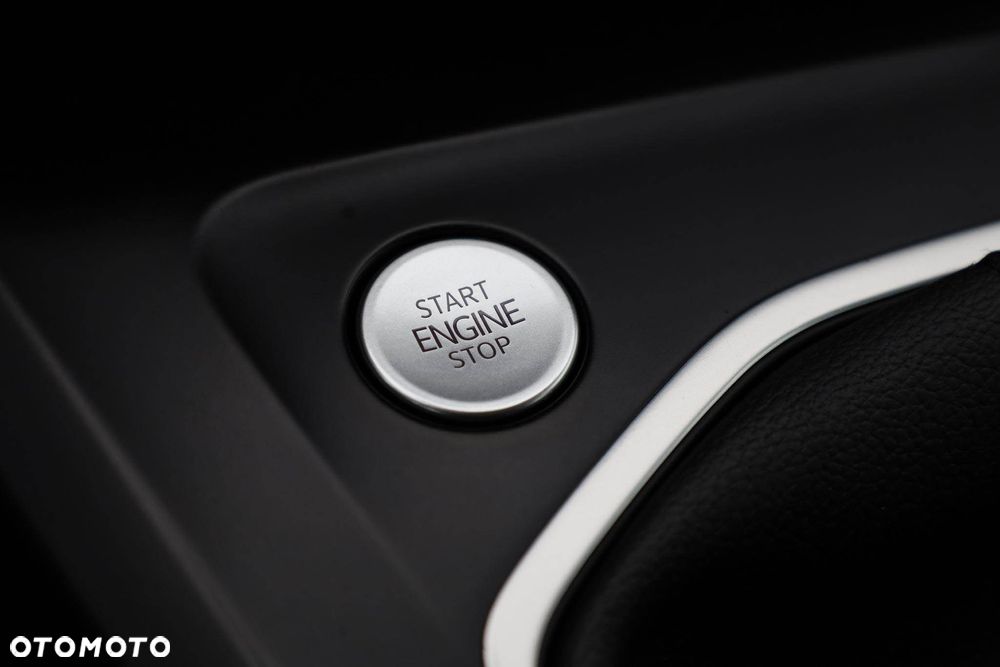 Volkswagen Golf 2.0 TDI Life - 24