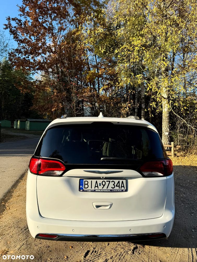 Chrysler Pacifica - 16