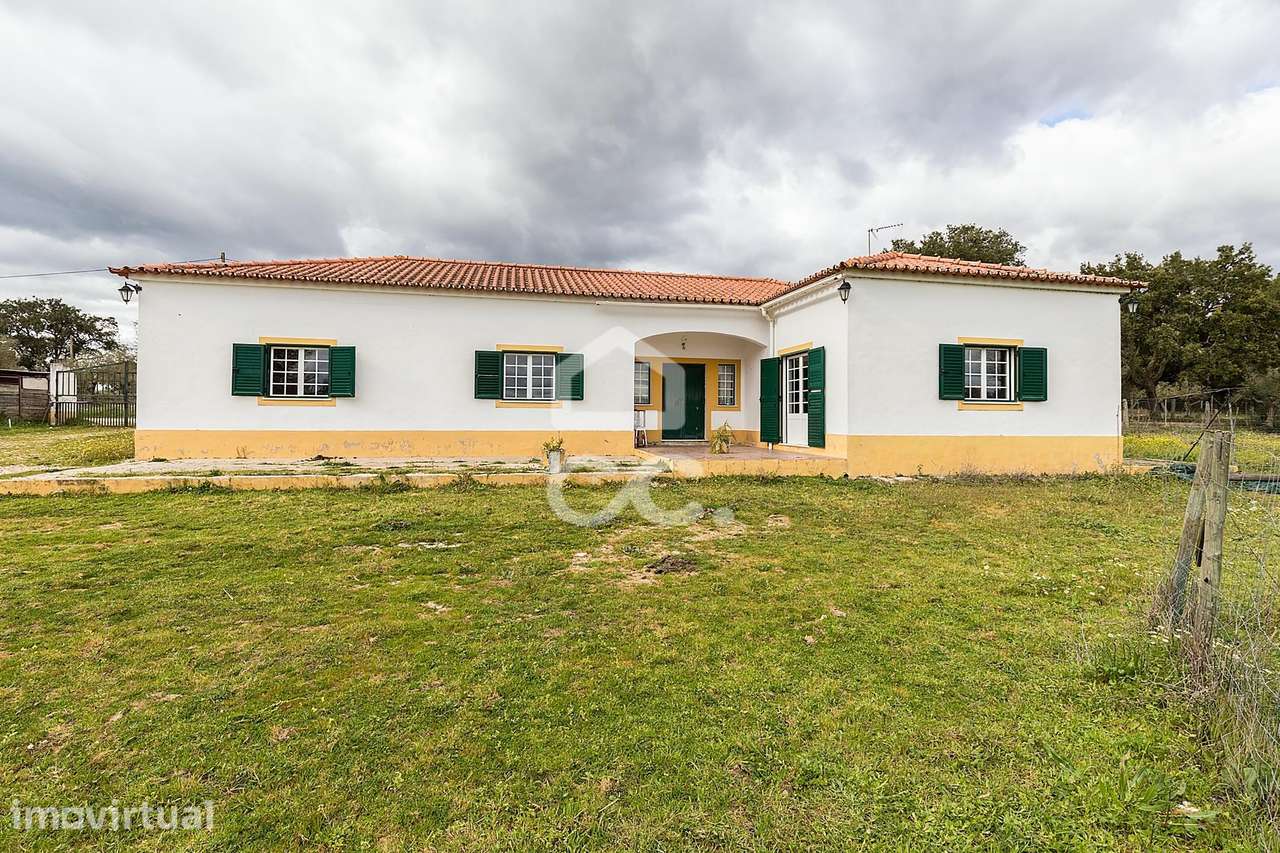 Quinta de 0,7 ha com Moradia T4 e Anexos | Azaruja, Évora - Grande imagem: 2/60