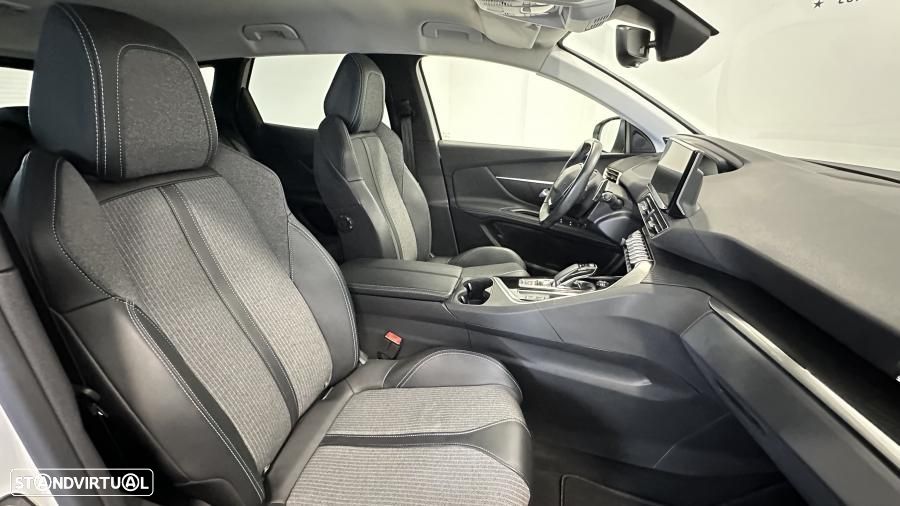 Peugeot 3008 1.6 Hybrid Allure e-EAT8 - 24