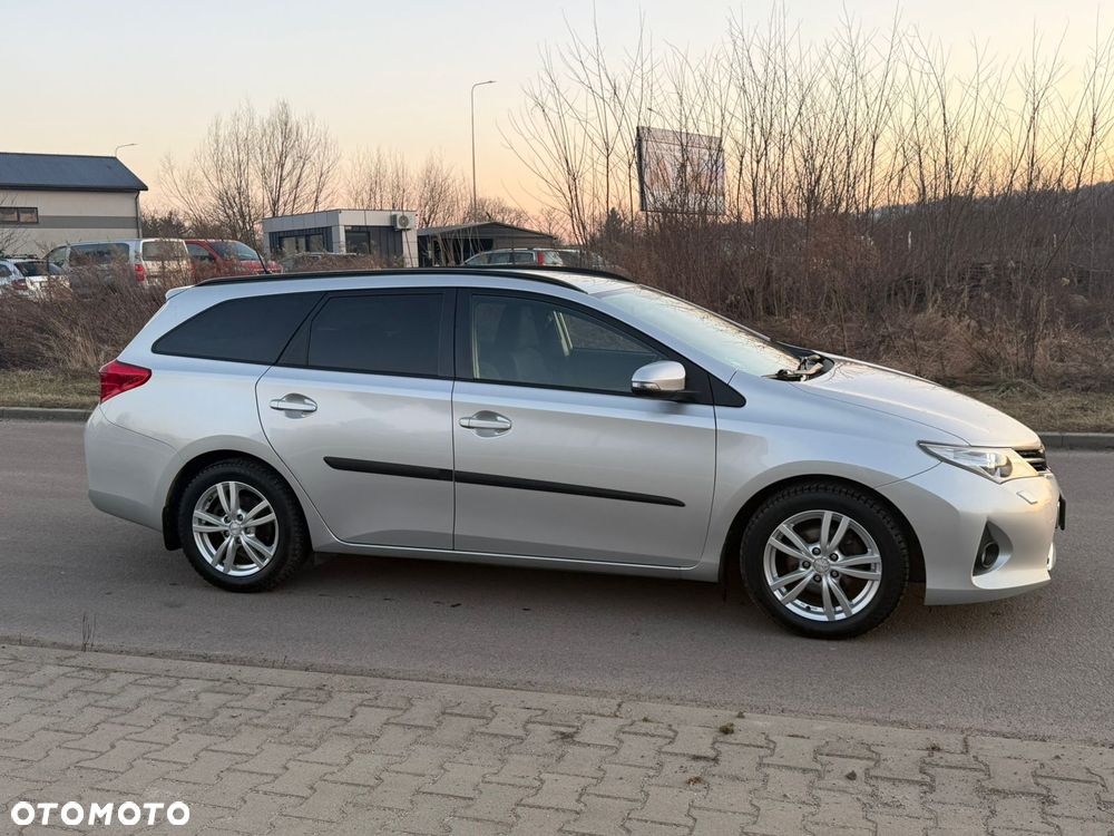 Toyota Auris 1.4 D-4D Life Plus - 6