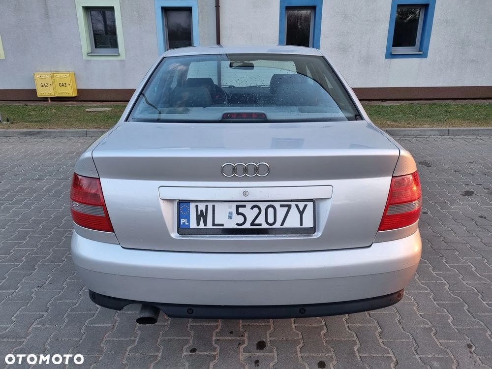 Audi A4 Limousine - 4