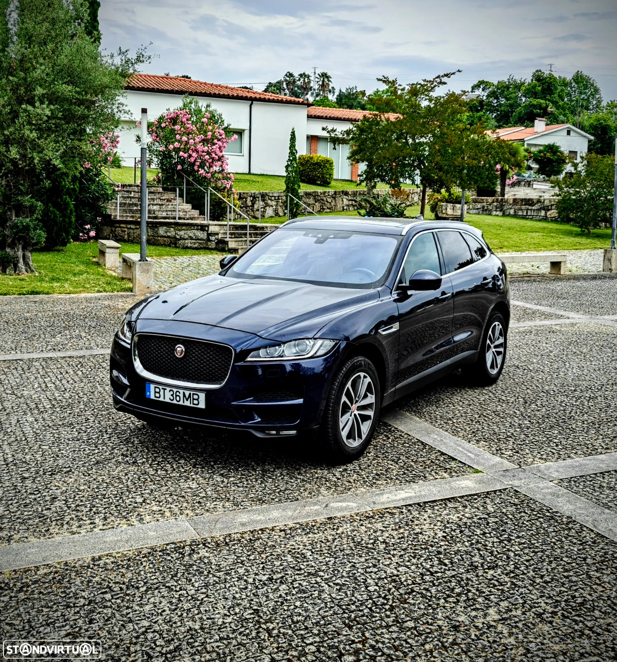 Jaguar F-Pace 2.0 D200 AWD R-Dynamic S - 33