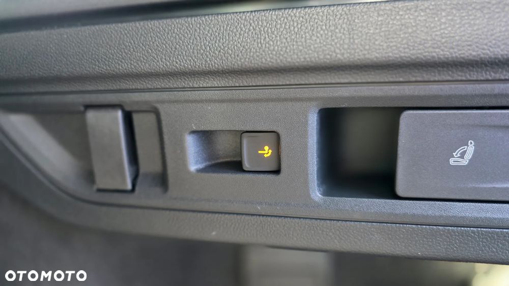 Volkswagen Passat Variant 2.0 TDI SCR 4Mot R-Line DSG - 16