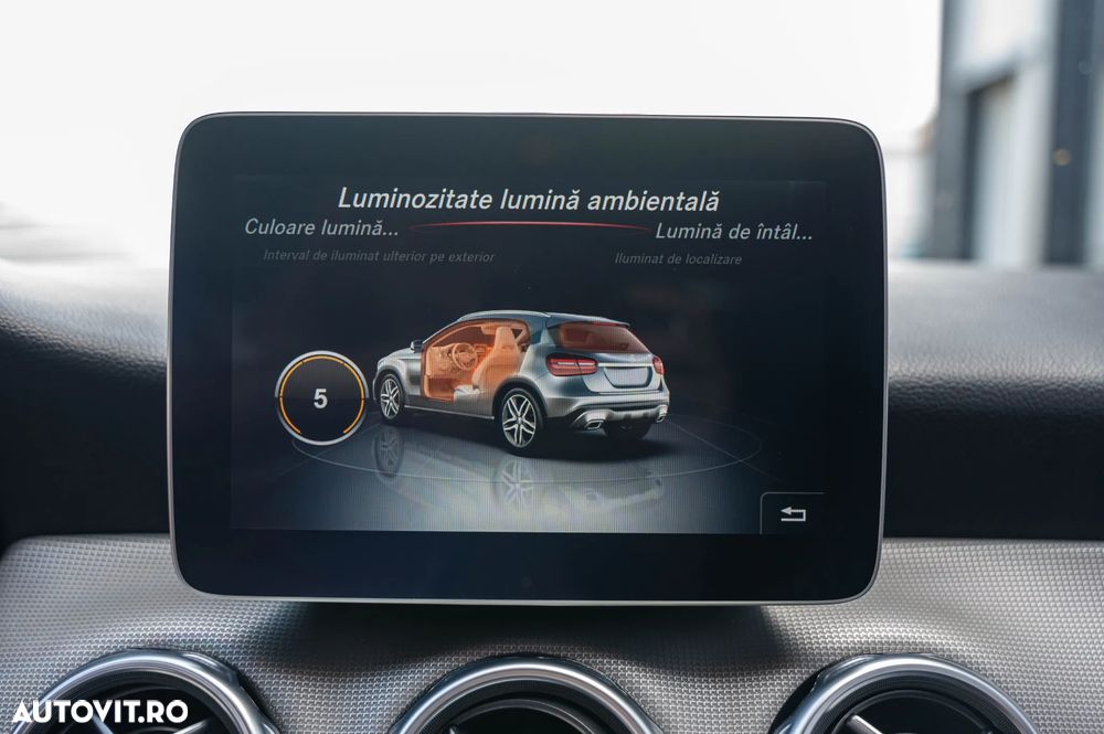 Mercedes-Benz GLA 220 d 4MATIC 7G-DCT - 29