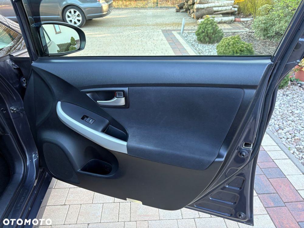 Toyota Prius (Hybrid) - 10