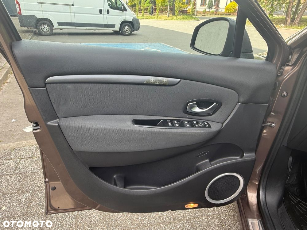 Renault Grand Scenic 2.0 16V 140 CVT Dynamique - 19