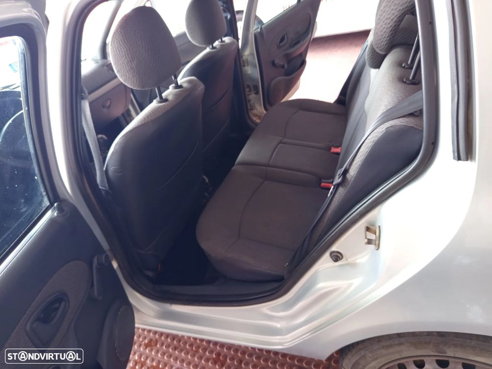 Renault Clio - 9