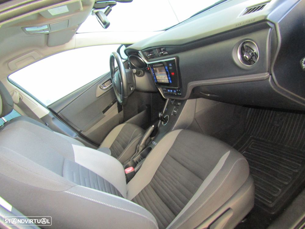 Toyota Auris Touring Sports - 9