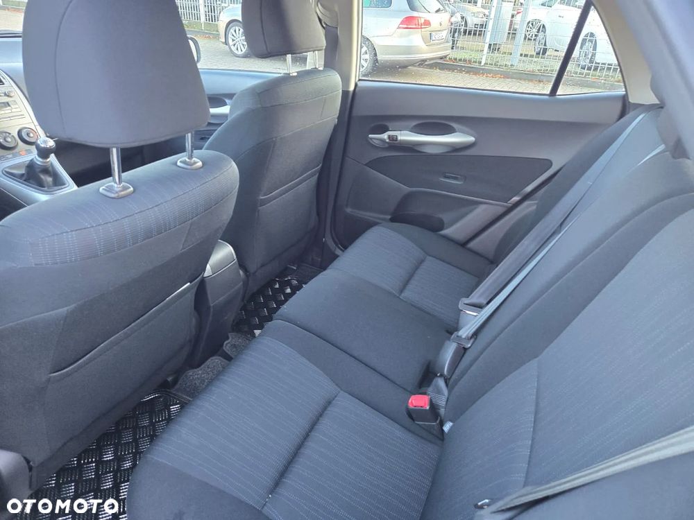 Toyota Auris 1.4 VVT-i Team - 26