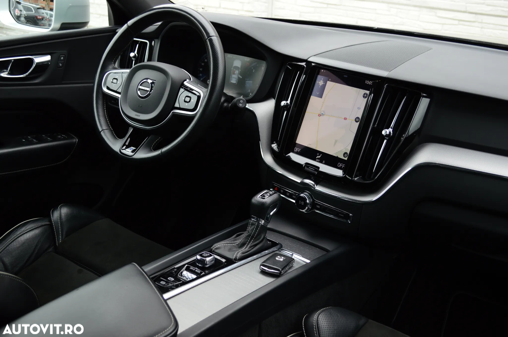 Volvo XC 60 D4 AWD Geartronic RDesign - 24