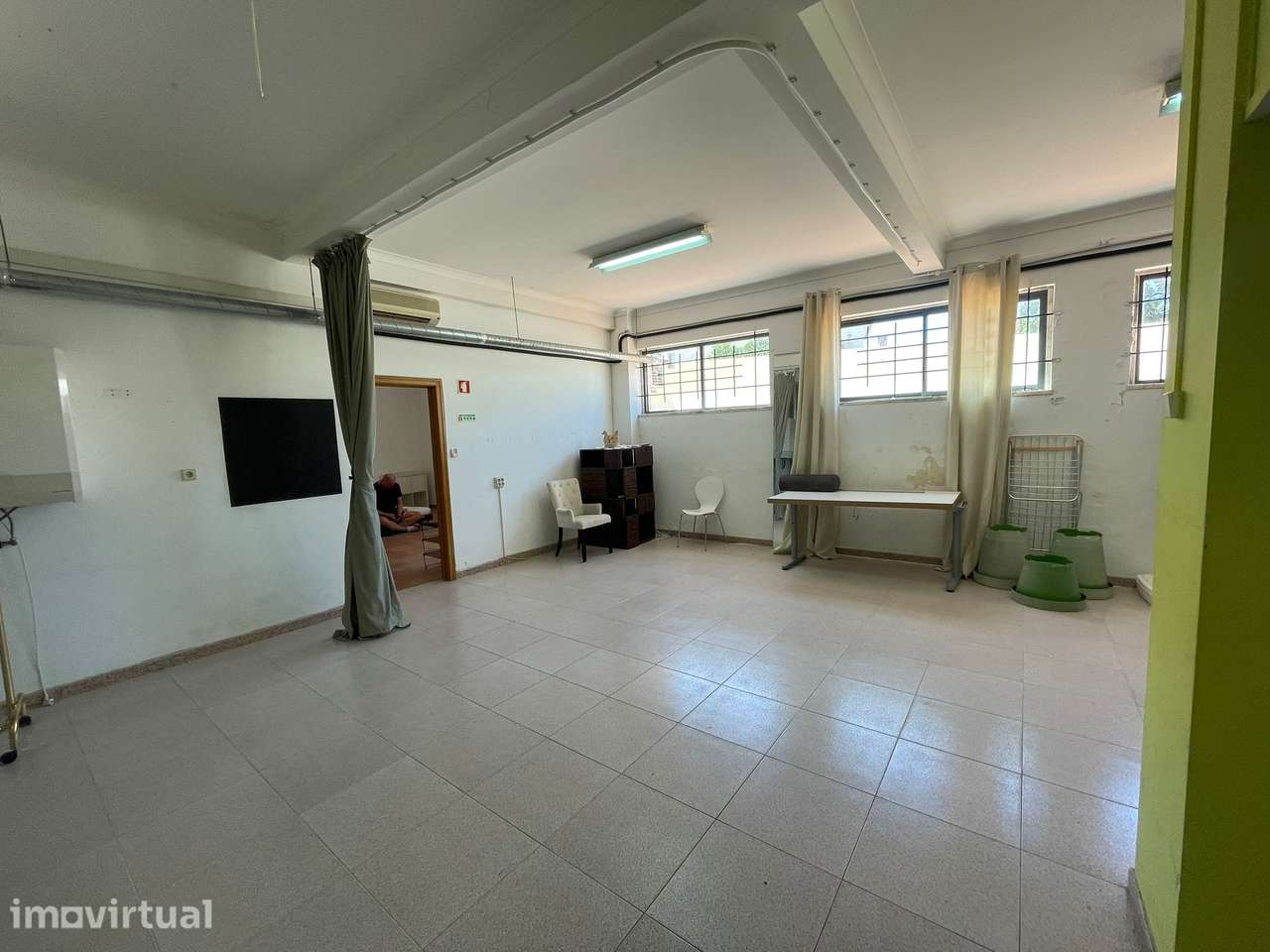 Espaço Comercial 120 m² + Terraço 90 m² | Linda-a-Velha - Para alugar - Grande imagem: 2/9