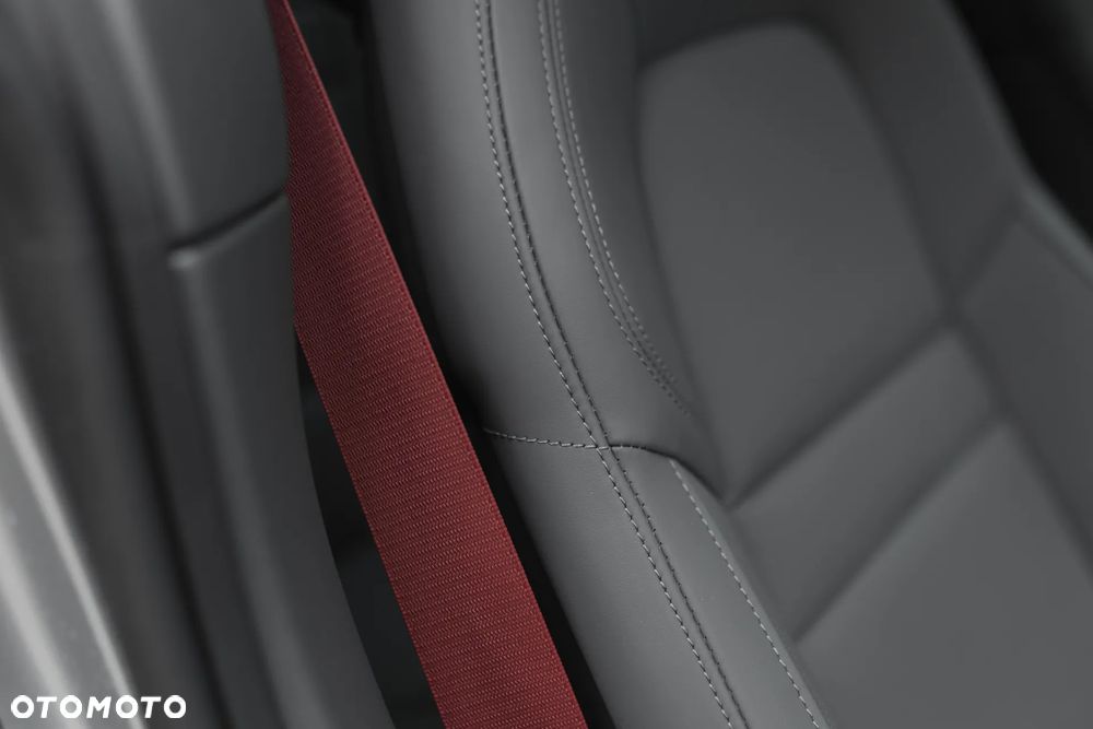 Porsche 911 Carrera S - 21