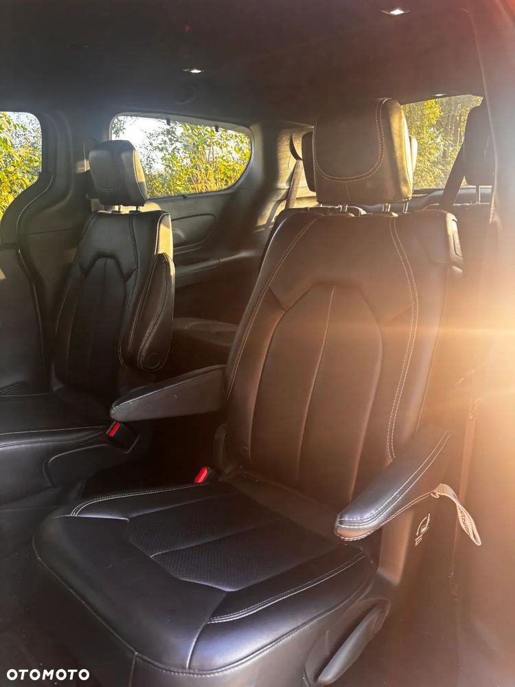 Chrysler Pacifica - 8