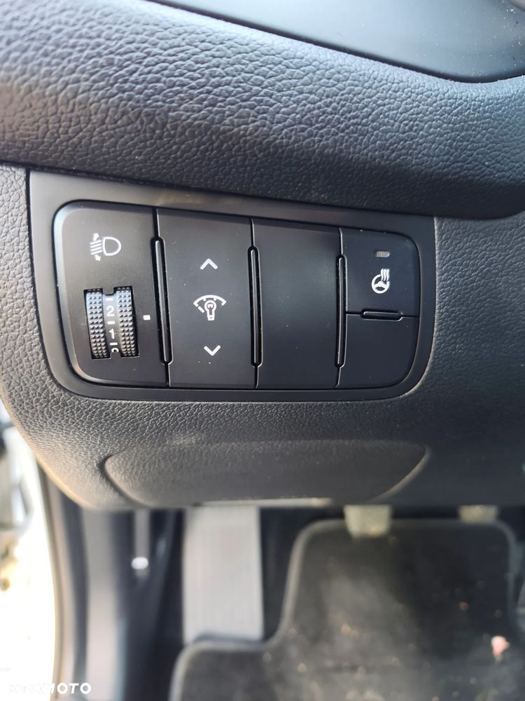 Kia Ceed 1.6 GDI Dream Team Edition - 16