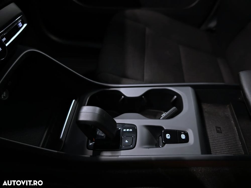 Volvo XC 40 T4 Recharge DKG Essential - 27