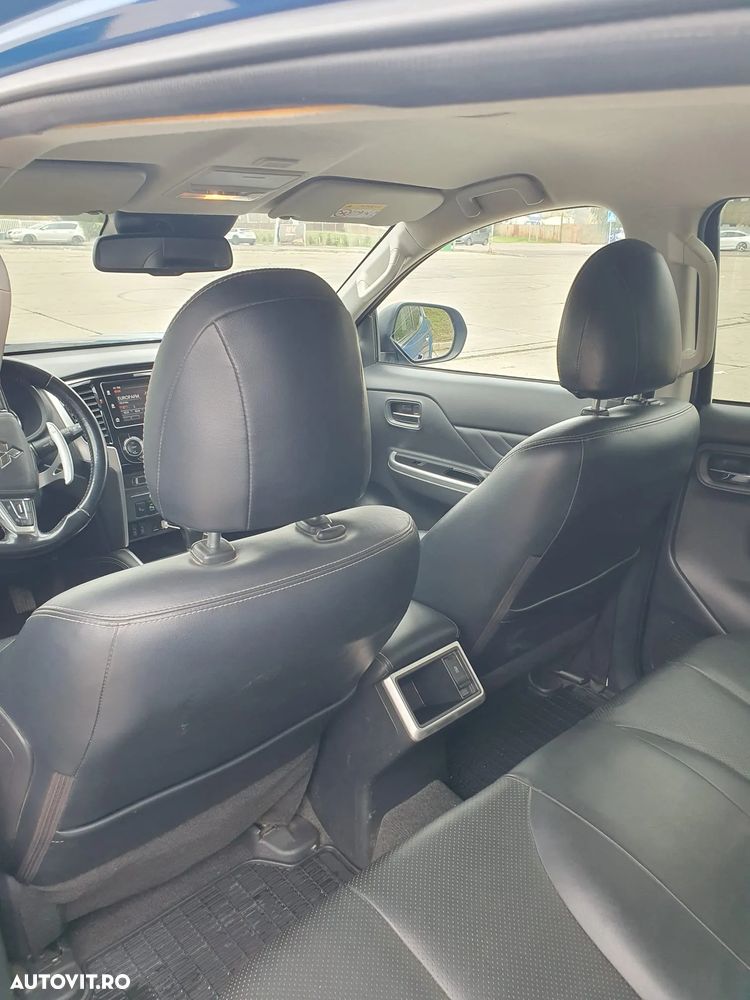 Mitsubishi L200 Double Cab 2.2 DI-D A/T Instyle - 17