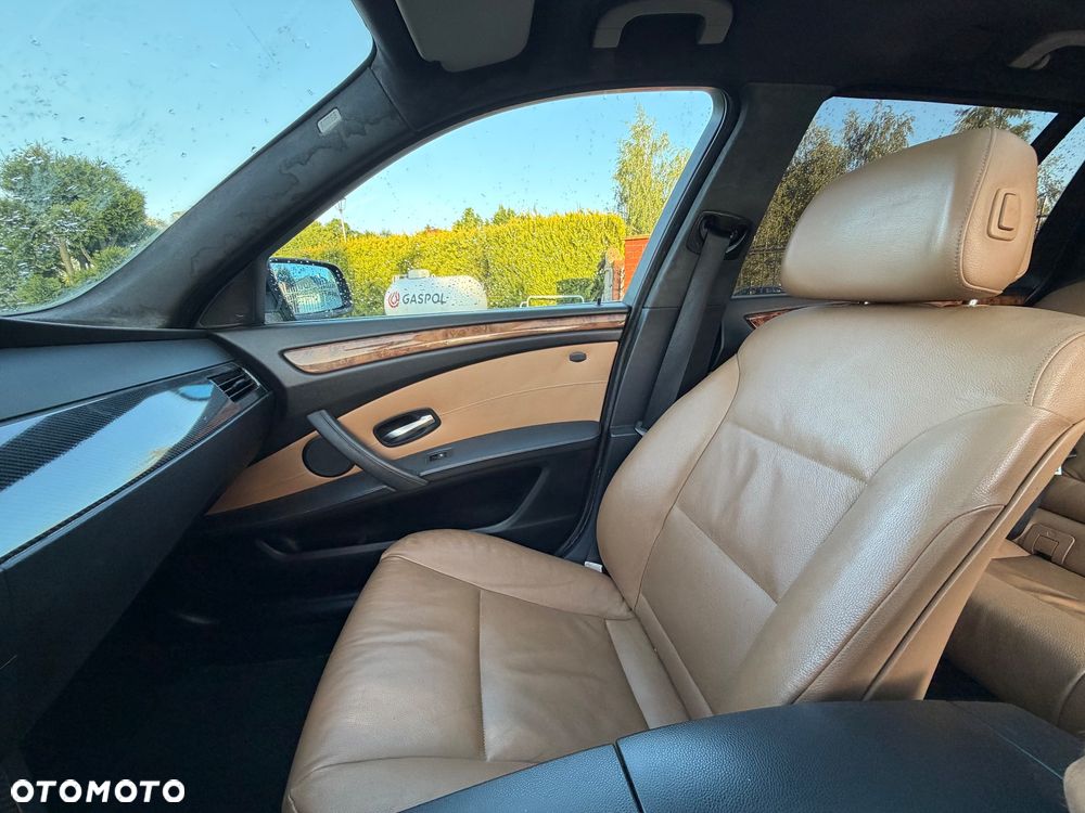 BMW Seria 5 525d - 13