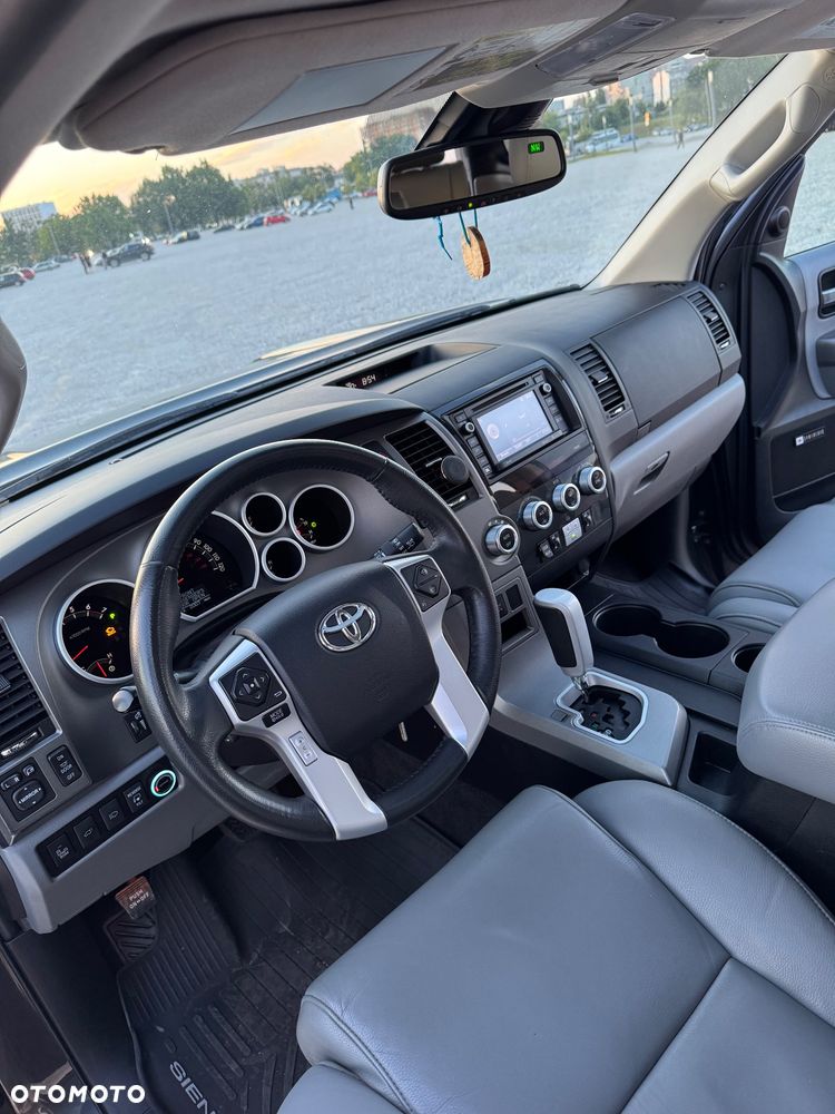 Toyota Sequoia - 25
