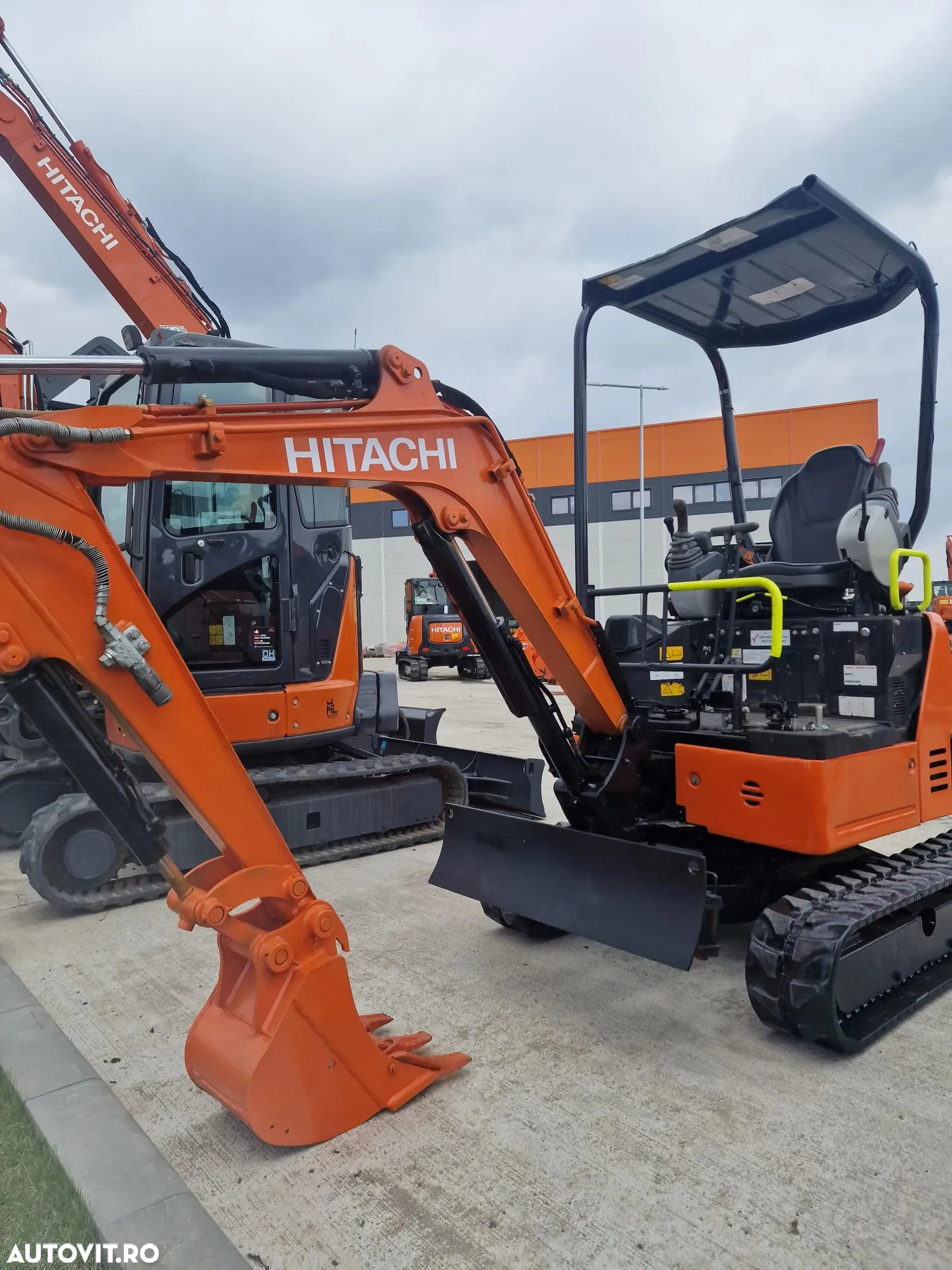 Hitachi ZX19, 2 tone, 2021, 1.689h, 19.900EUR+tva, CUPLA RAPIDA+3 cupe noi, rotire in gabarit, latime 1m, extinsii senile la 1,3m, FARA CABINA,  16CP, Inst picon, posibilitate leasing-PROMOTIE 19.900 EUR+Tva - 25