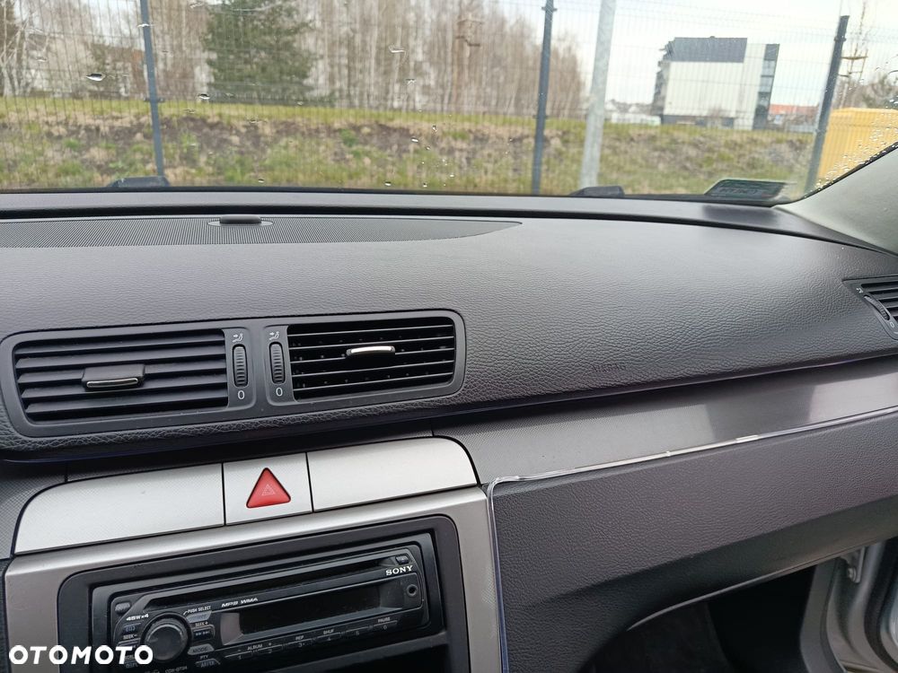 Volkswagen Passat 2.0 TDI Trendline - 12