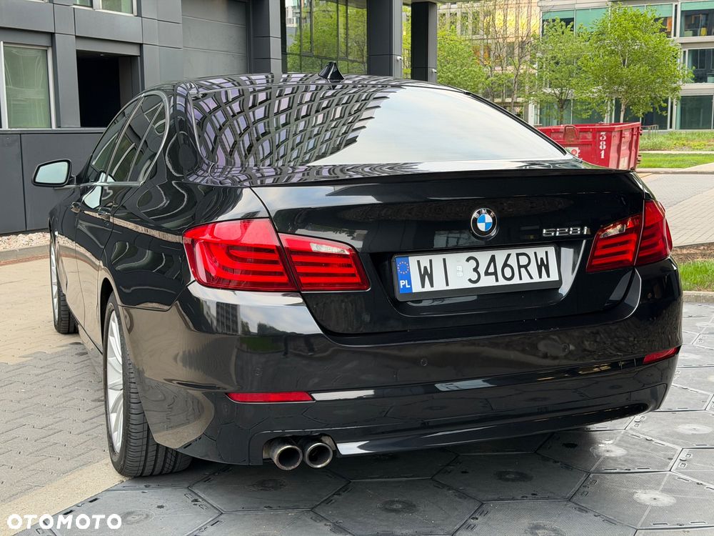 BMW Seria 5 528i xDrive - 10