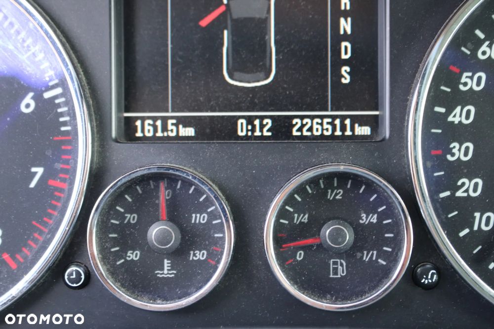 Volkswagen Touareg 3.2 V6 Tiptr - 11