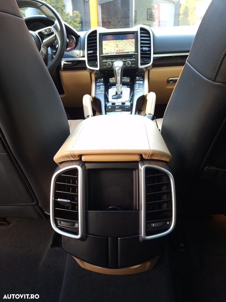 Porsche Cayenne 3.0 L - 13