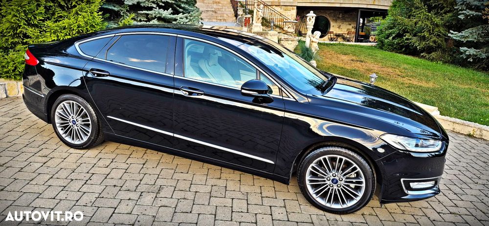 Ford Mondeo 2.0 HEV Vignale - 32