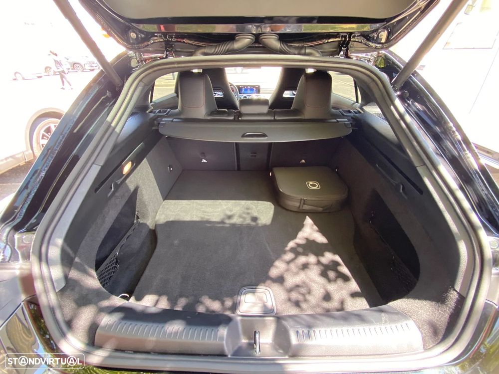 Mercedes-Benz CLA 250 e Shooting Brake AMG Line - 15