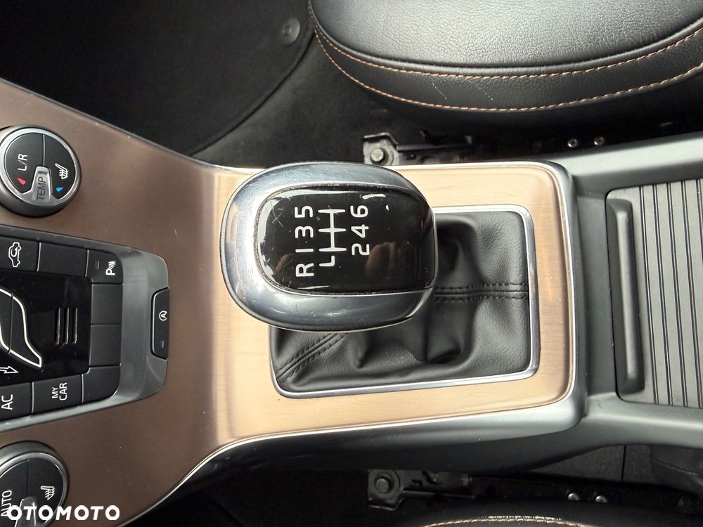 Volvo V40 Cross Country 2014