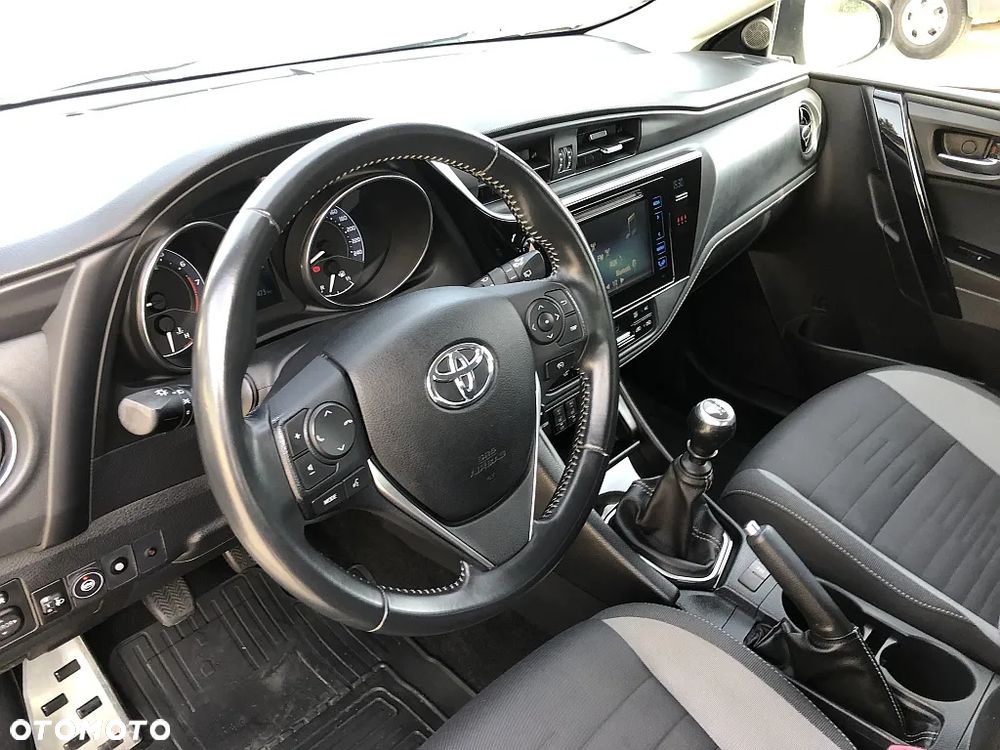 Toyota Auris 1.6 Prestige - 30