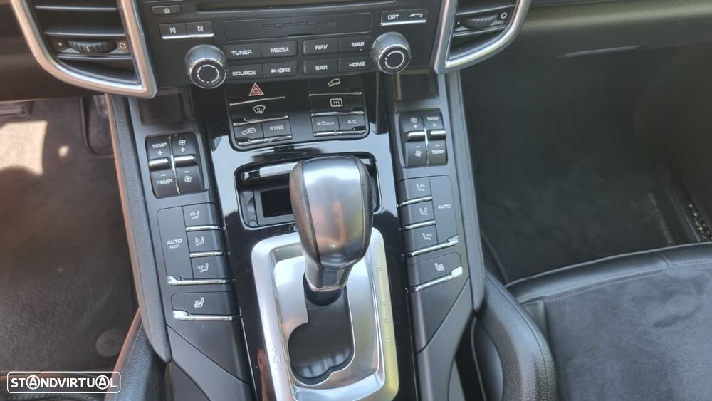 Porsche Cayenne Platinum Edition - 16