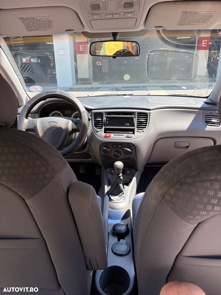 Kia Rio 1.5 DSL LX Base - 12