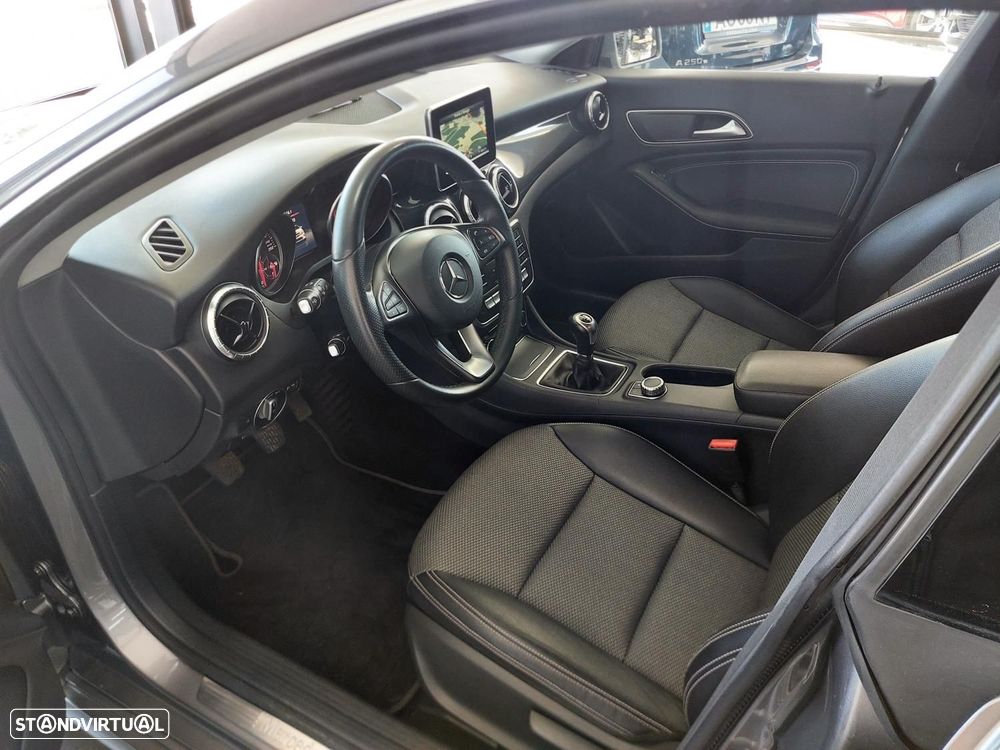 Mercedes-Benz CLA 180 d Shooting Brake - 11