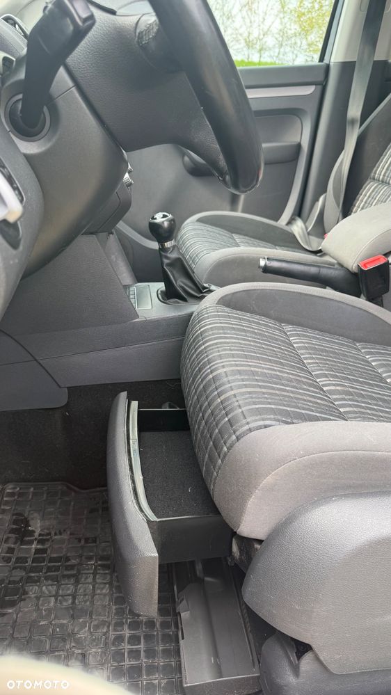 Volkswagen Touran 2.0 TDI DPF Cross - 10