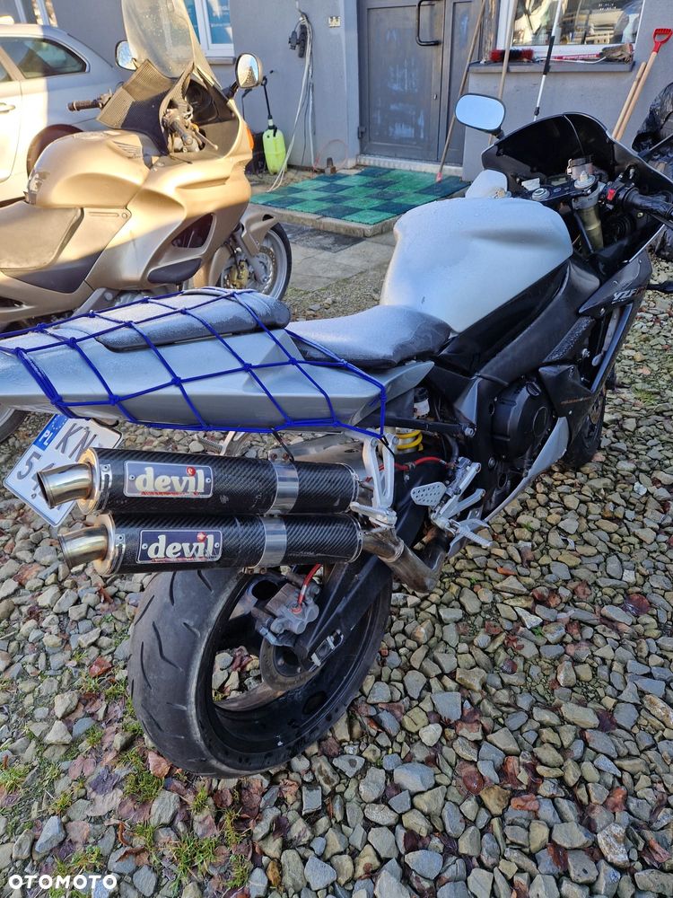 Yamaha R1 - 5