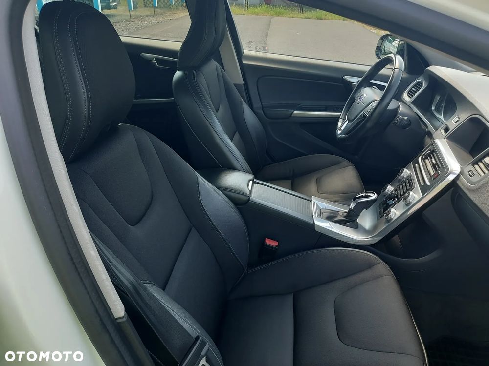 Volvo V60 Cross Country T5 AWD Momentum - 19