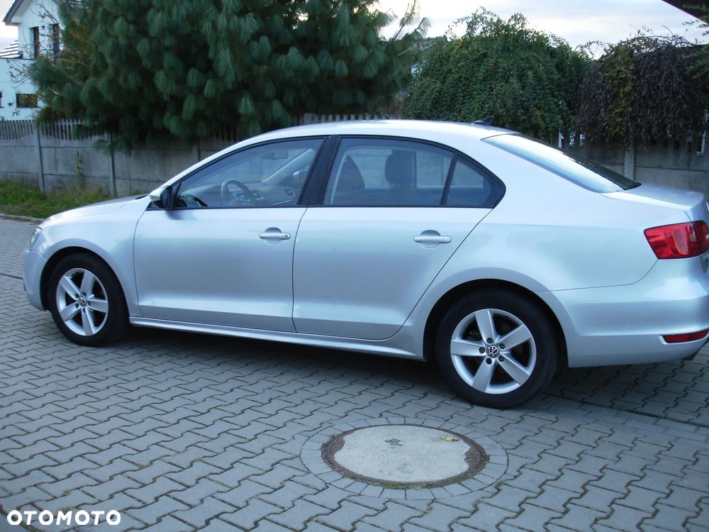 Volkswagen Jetta - 11