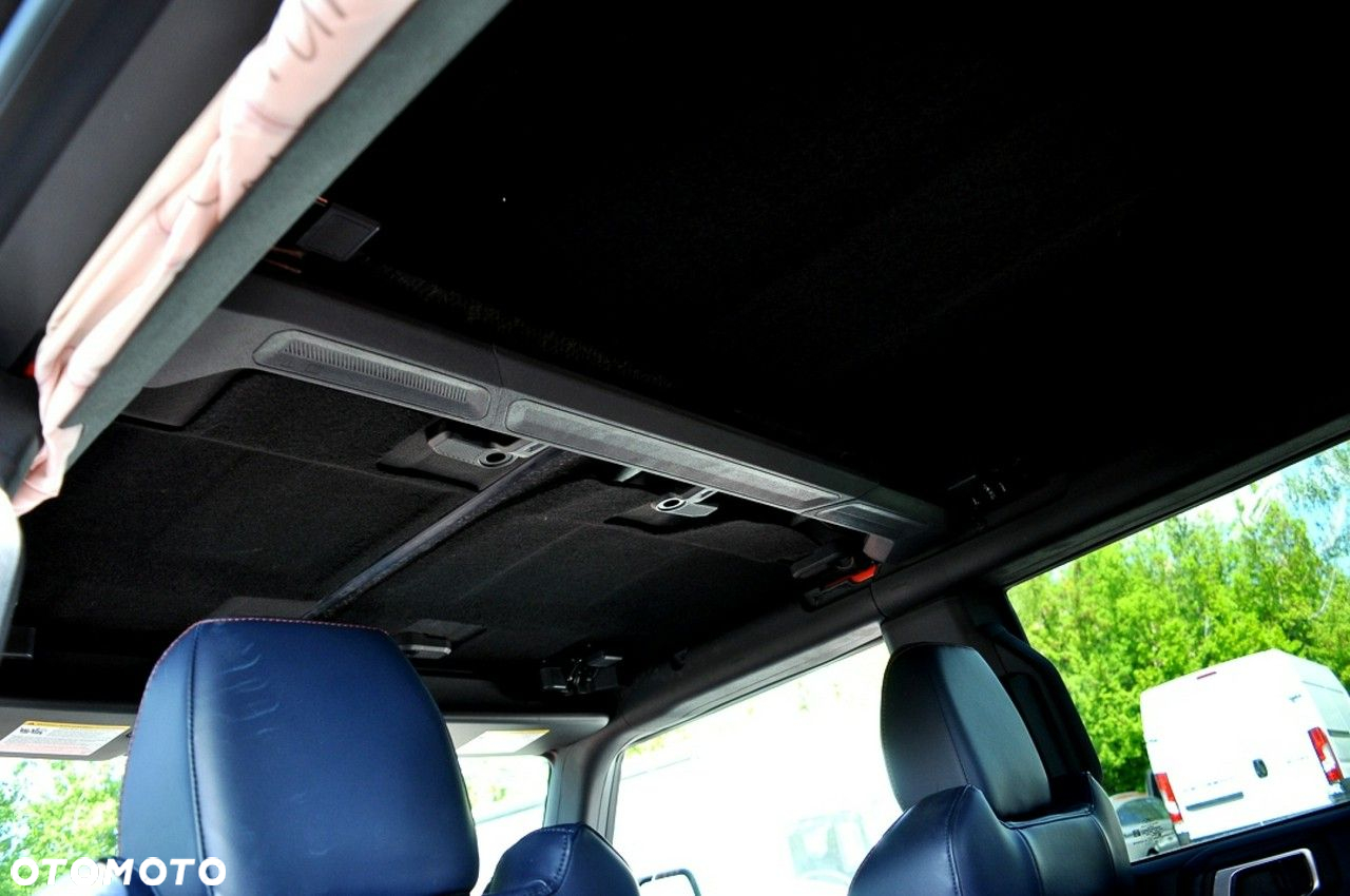 Ford Bronco - 16