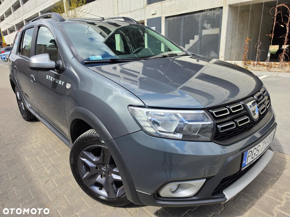 Dacia Logan TCe 90 S&S Stepway Celebration - 3